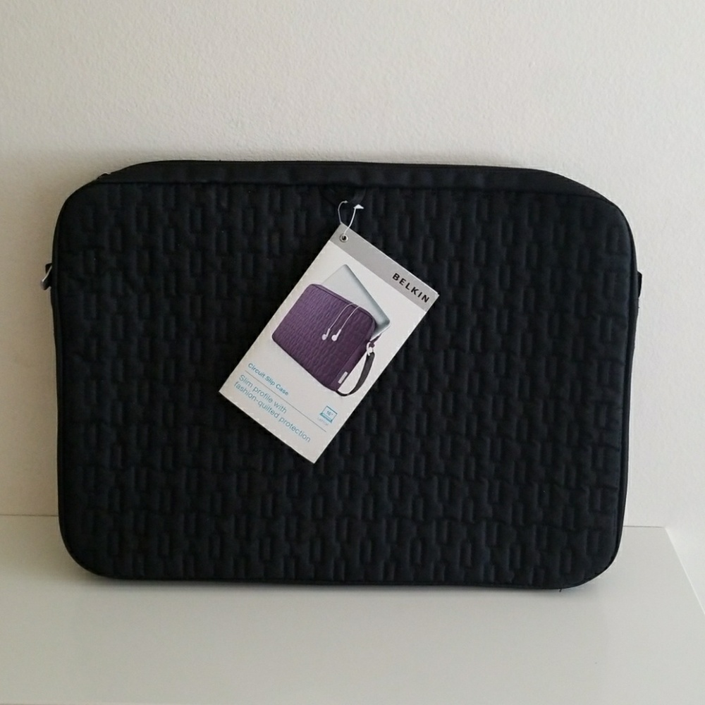 Belkin 16" quilted laptop slip case w/ straps